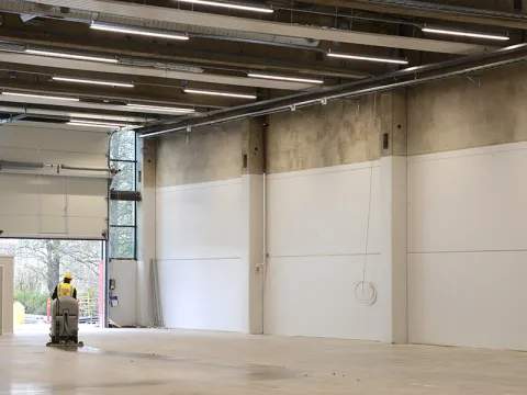 Tuotanto- ja toimistotilaa vanhasta lampputehtaasta