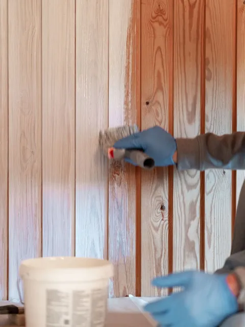 Saunan seinien vahaus saunavahalla