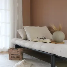 Ruskeaksi maalattu työhuone