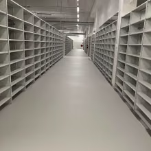 Varastokirjaston lattiaratkaisu
