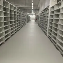 Varastokirjaston lattiaratkaisu