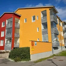 Porvoon Länsirannan Kruunun huoltomaalattu julkisivu