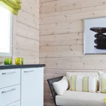 Asuinrakennuksen massiivihirsiseinä.