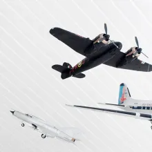 Valkoiseksi maalattu paneelikatto