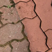 Värjäämättömien pihakiveyksien kuultokäsittely