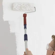 Seinän pohjamaalaus.