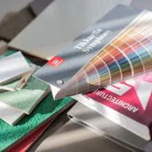 Tikkurilan värimateriaalia ja väriviuhkoja