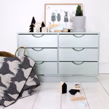 Kid's room classic dresser into metal shade