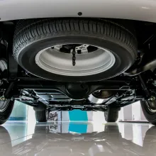 Tikkurilan Solid -epoksimaalilla maalattu autotallin lattia 