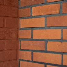 Tiilipinnan maalaus.