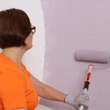 Lasikuitutapetin tasoitus ja maalaus