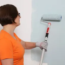 Sisäseinän maalaus telalla