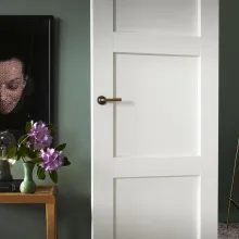 Koti, ovi. Helmi Listavalkoinen, sävy valkoinen.