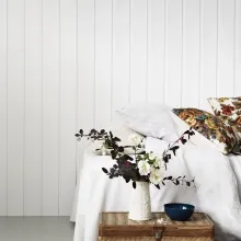 Paneeliseinän maalaus, sävy valkoinen