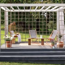 Harmaa terassi/pergola