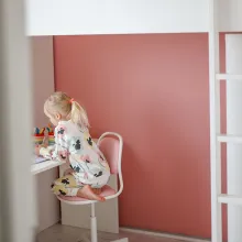 Vaaleanpunainen lastenhuone