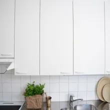 Keittiön kaappien maalaus