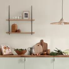 Vaaleanvihreät keittiön kaapit 