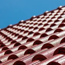 Punainen betonitiilikatto