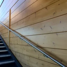 Hirsipintaa porraskäytävässä.