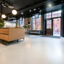 Pinnoitettu betonilattia