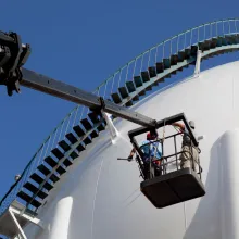 Säiliön maalaus henkilönostimelta