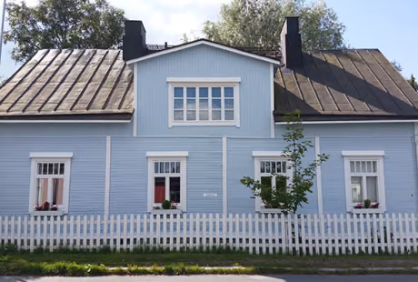 Ulkomaalaus sininen talo