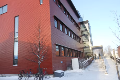 Julkisivu