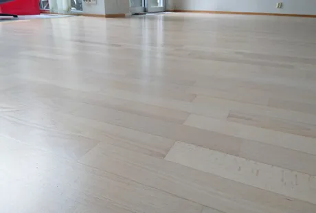 Parkettien valkolakkaus