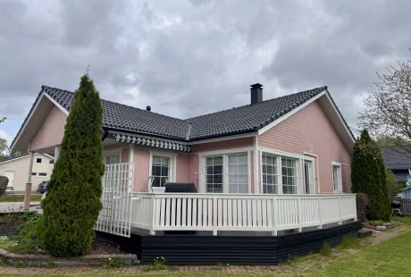 Puujulkisivu