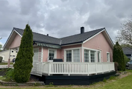 Puujulkisivu