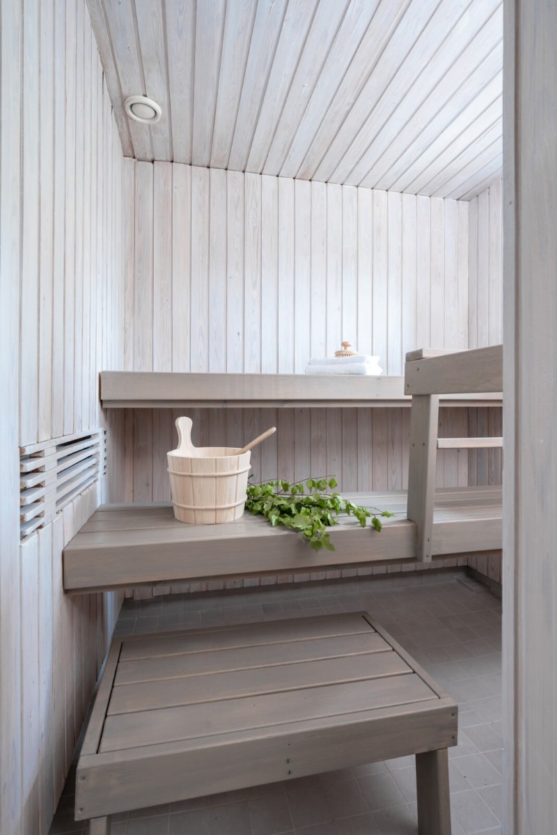 Vaaleaksi käsitelty sauna
