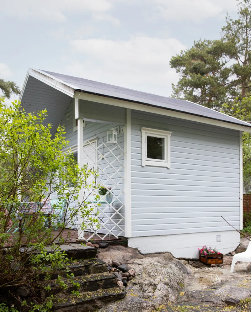 Harmaansininen mökki