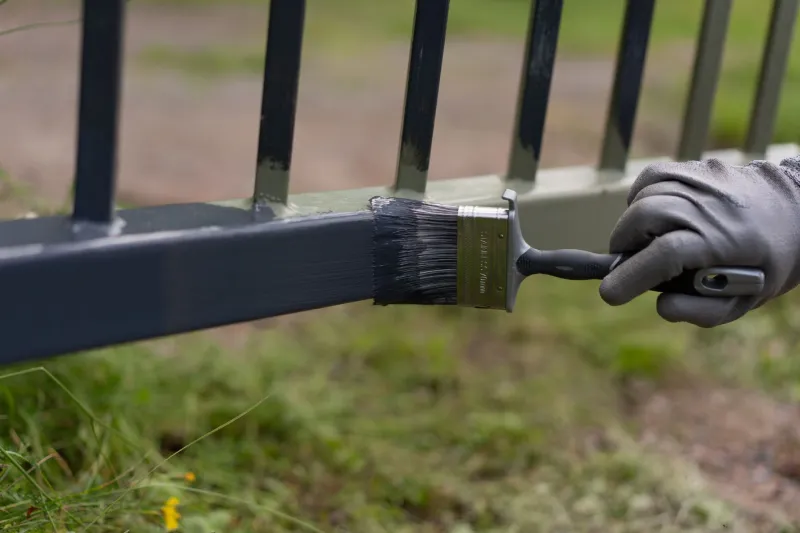 Metallipintojen maalaus